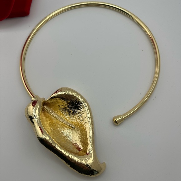 Zara Horseshoe Lotus Gold Bangle Flower Necklace - Picture 3 of 12